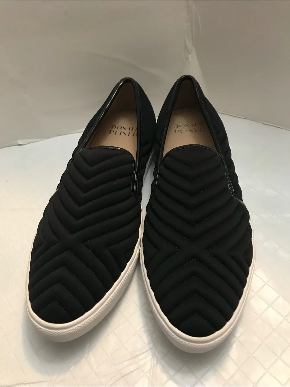 Donald J. Pliner Men's Black Quilted Slip-On Sneakers  Size 9.5 Like New